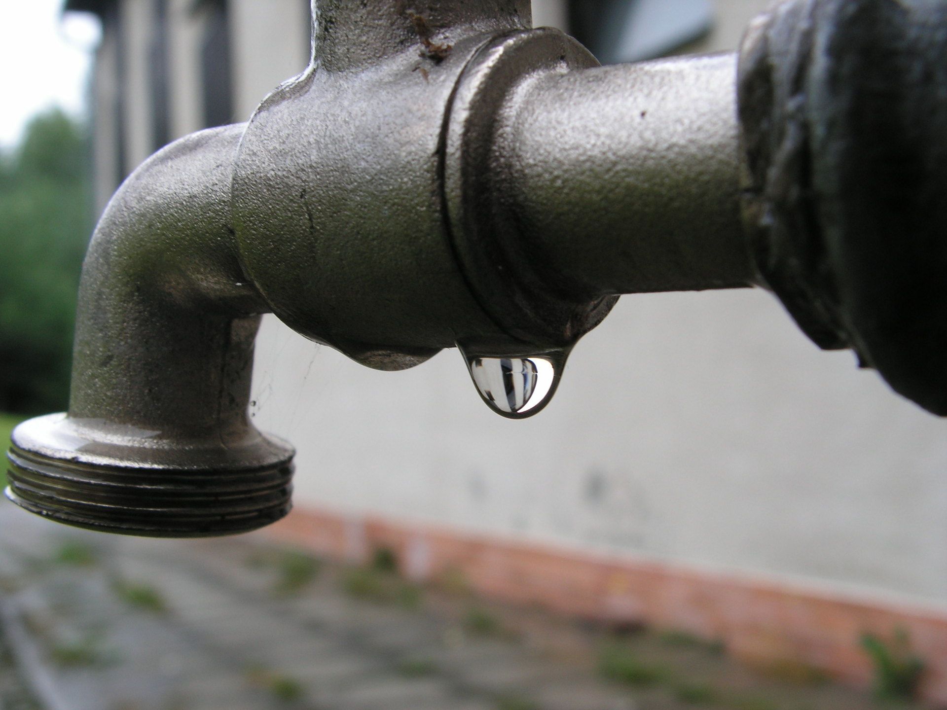 leaking-faucet-repair.